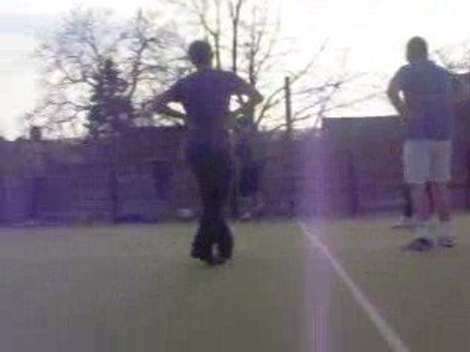 abdel quand il joueee au foot t'ender bien vos oreil