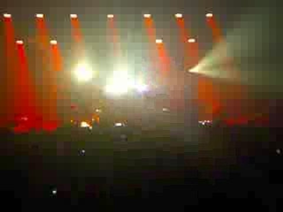 Smack my bitch up - live