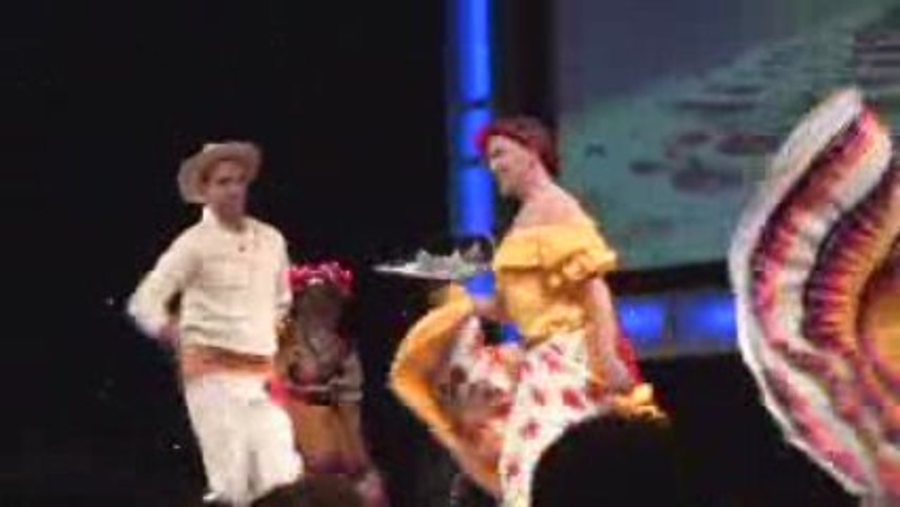 Carl Daikeler In a Dress Summit 2009