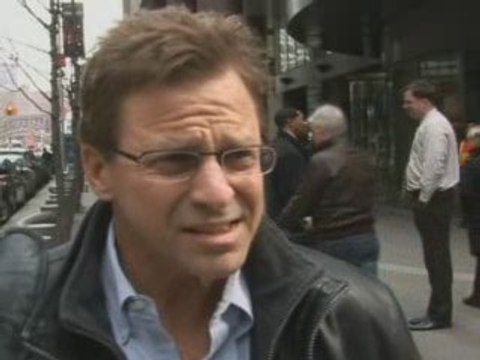 Obama moves to cut AIG bonuses