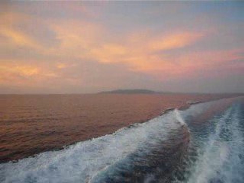 Coucher de soleil sur le Ferry, direction Negros