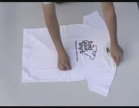 Comment plier son t-shirt en 2 secondes ?