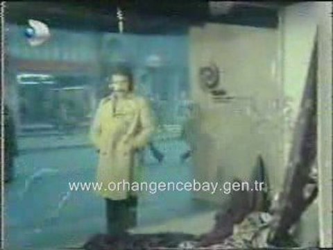 Orhan Gencebay - Bağrımda Bir Ateş Var Klibi