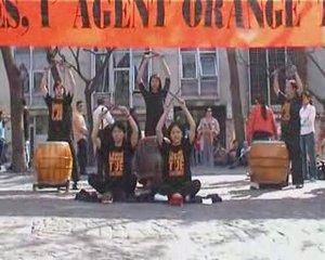 Collectif Vietnam-Dioxine le 30 avril 2005