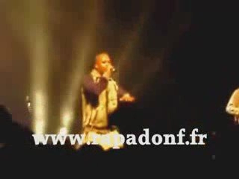 ROHFF recoit une bouteille