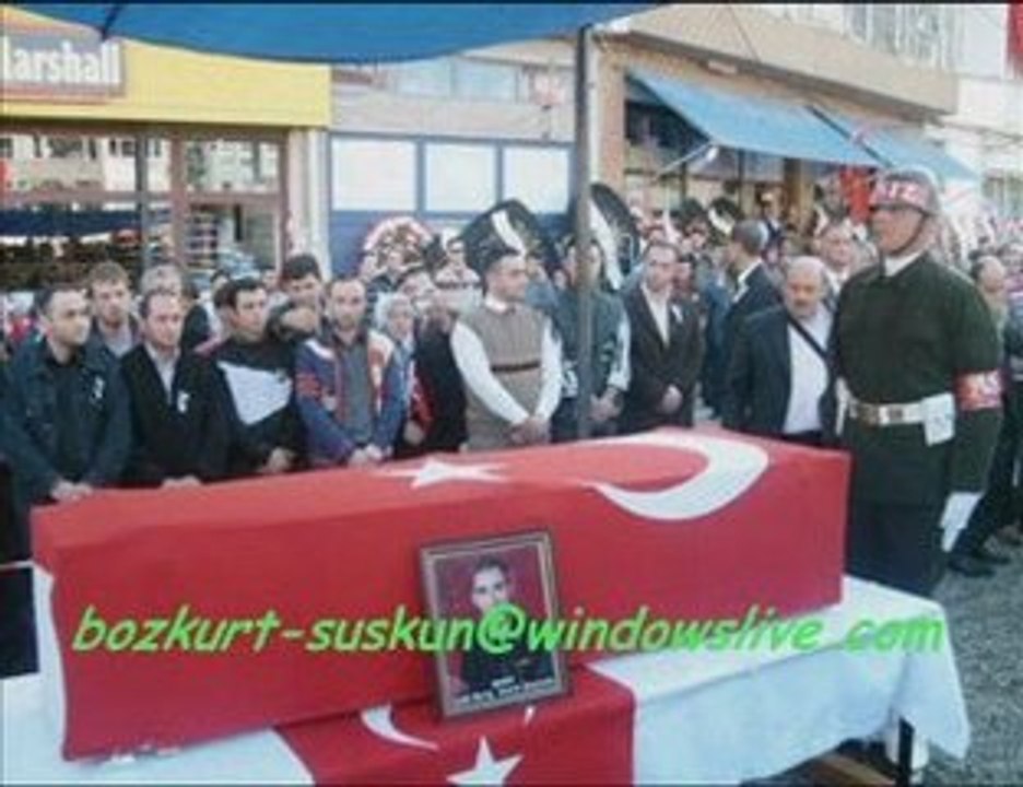 Sehitler ölmez Diyen Bayrak İnmez Diyen Birileri Var