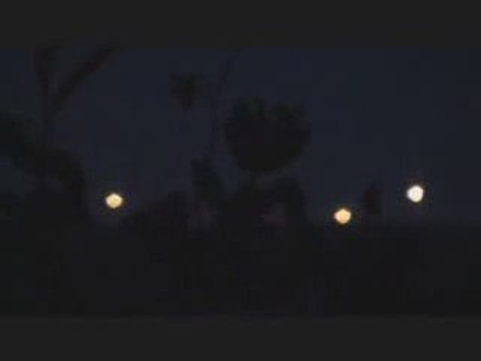 orange ufos over england silbury hill 17 7 07 Video