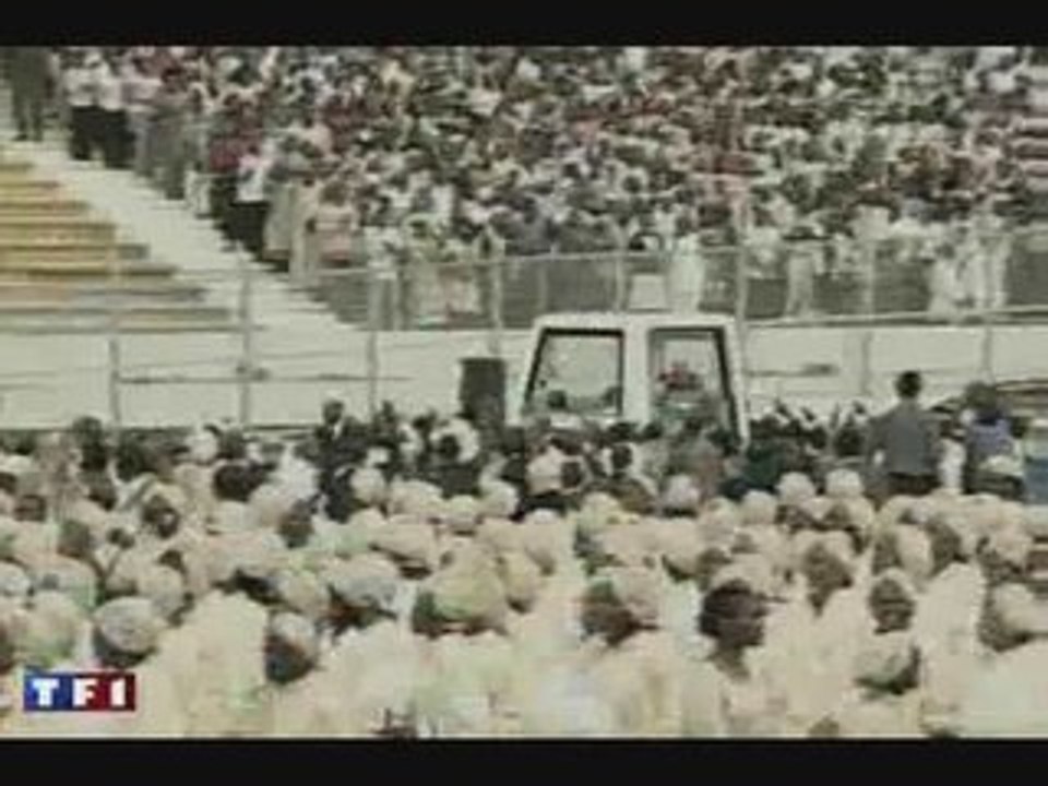 Télézapping : Benoît XVI, "il est trop beau"