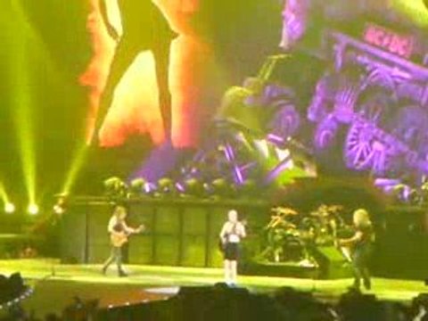 AC/DC you Shook me all night long popb paris 2009