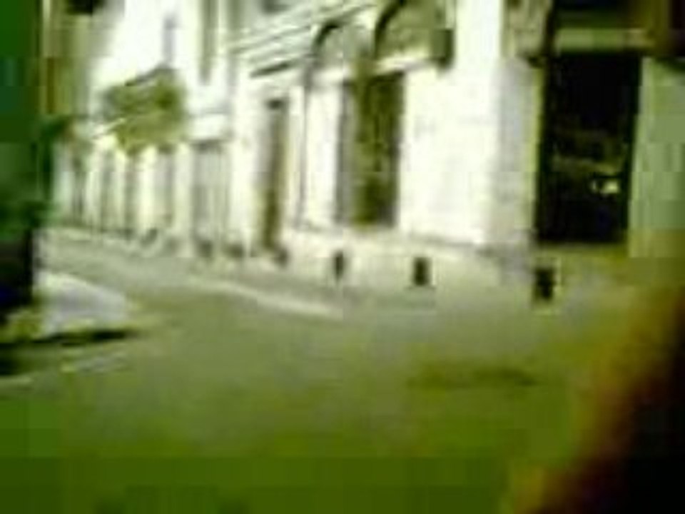 Traversée de Nîmes la nuit