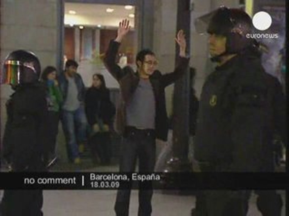 Affrontements entre étudiants et police à Barcelone
