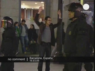 Affrontements entre étudiants et police à Barcelone