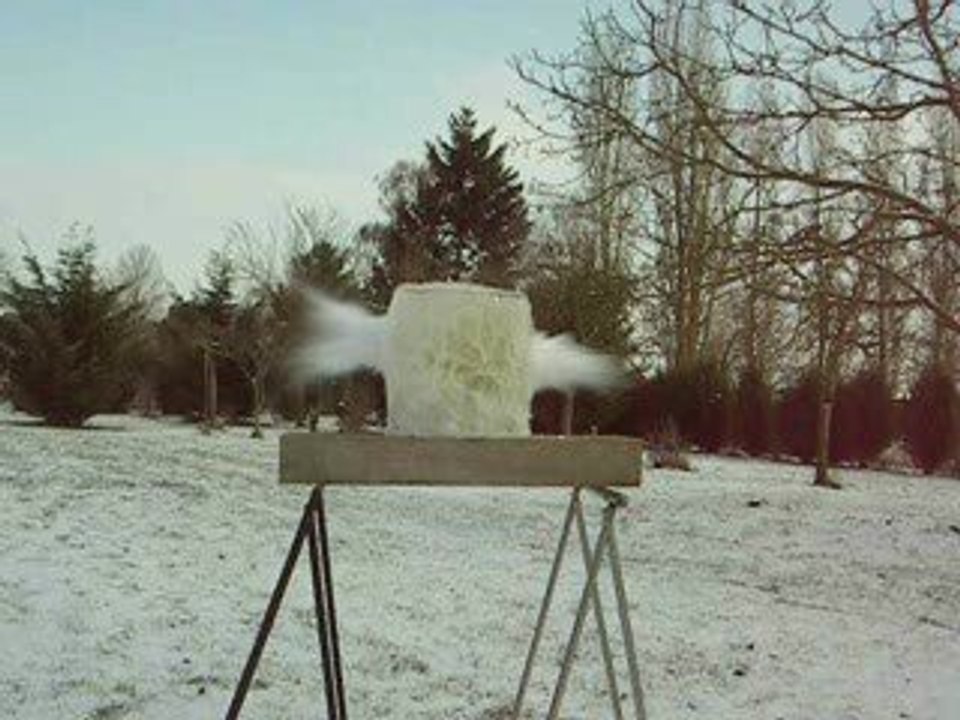 500 S&W magnum revolver vs ice 20 liters,tir sur 20 kg glace