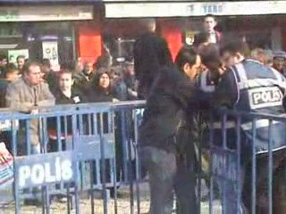 MHP NİN MİTİNGİNDE ÇOK SIKI KONTROL YAPILDI