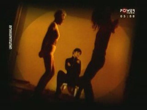 EMEL müftüoglu-DELI ET BENI video klip NOSTALJI