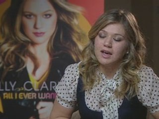 Kelly Clarkson album topples U2 in America