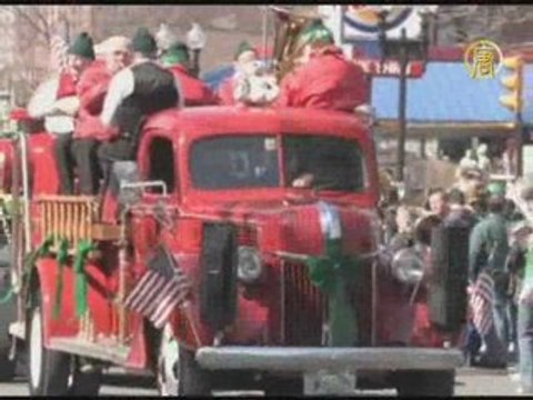 Парад в честь Дня Святого Патрика приветствует Фалунь Дафа