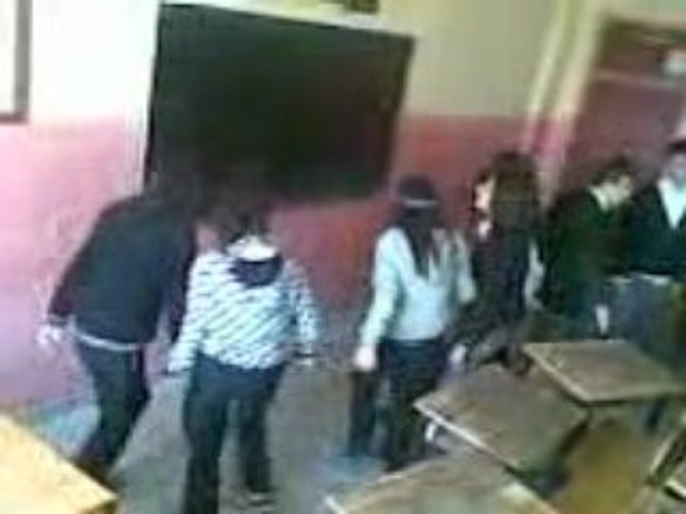 KIZLAR KOLBASTI OYNUYOR Web site => www.vefakar-37.TR.gg