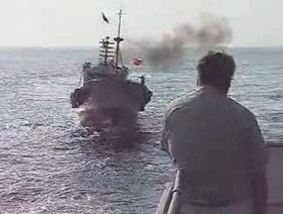 Chinese ships approach USNS Impeccable - RAW VIDEO #4