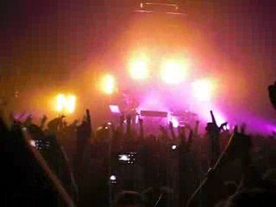 Yuksek-Tonight Live @ La Cartonnerie