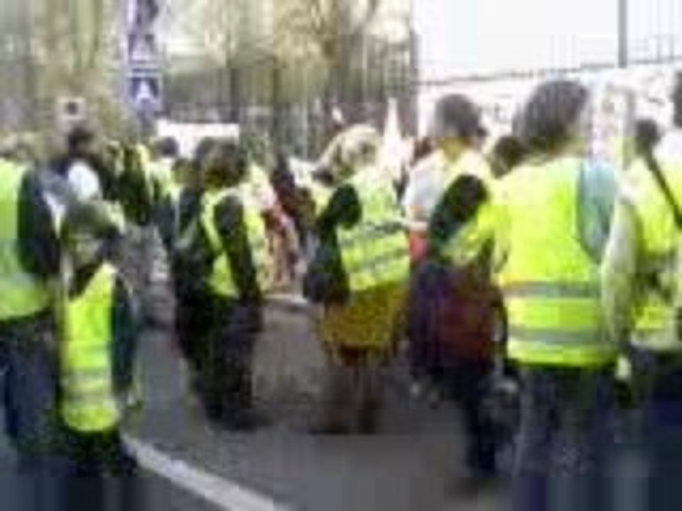 Manif du 03.04.09 devant la Sous-Prefecture