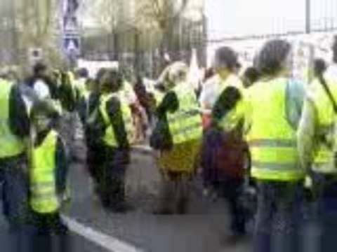 Manif du 03.04.09 devant la Sous-Prefecture