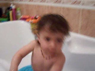 Je m'entraîne à nager