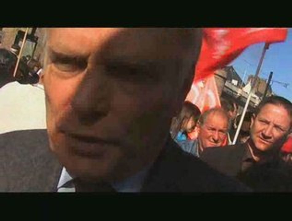 Nantes : Jean-Marc Ayrault sur le gril, interview de manif