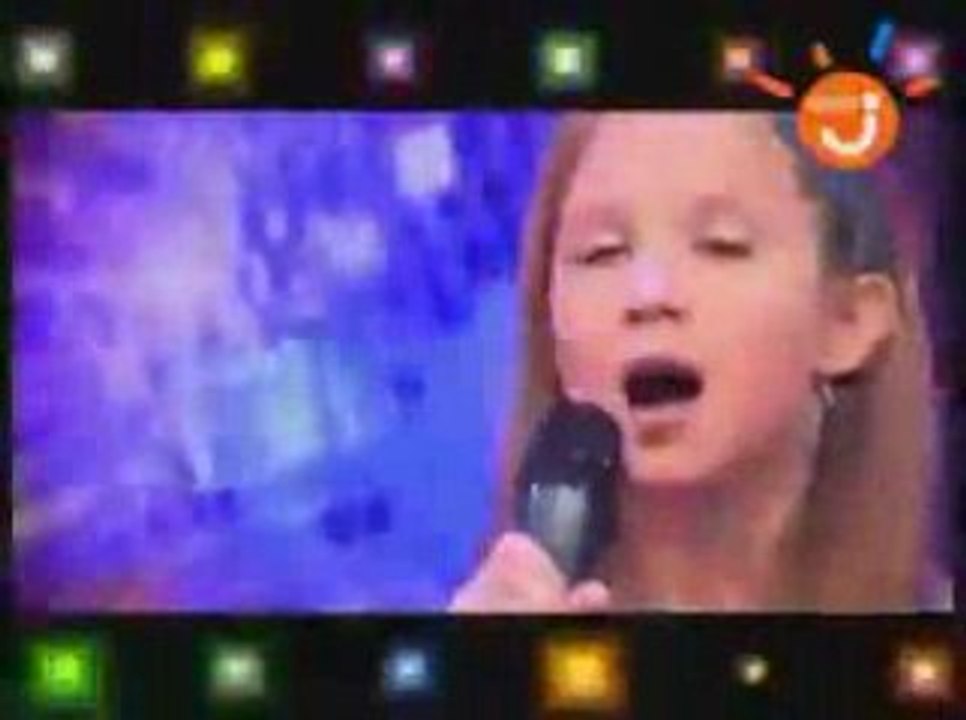 Marie Goudier sur le plateau de Iap Iap chante "Hung up"