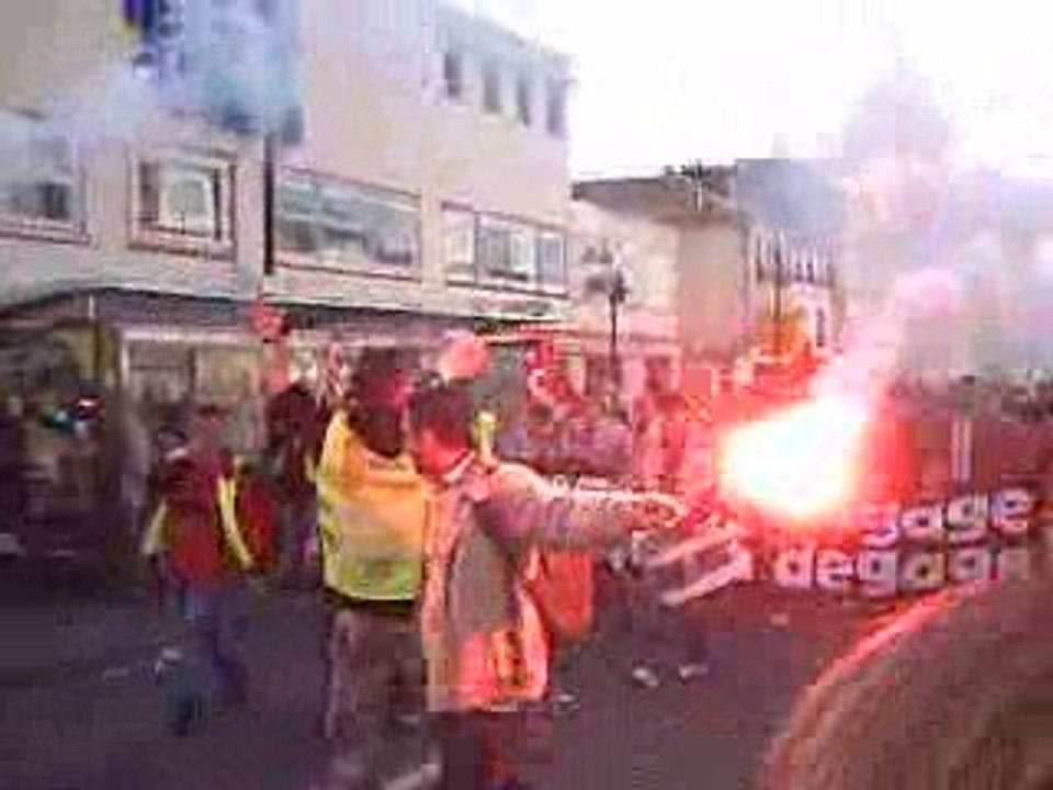 le 19.03.09 les renaults arrivent au rond point