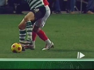 Vukcevic puxa calções de Maxi Pereira