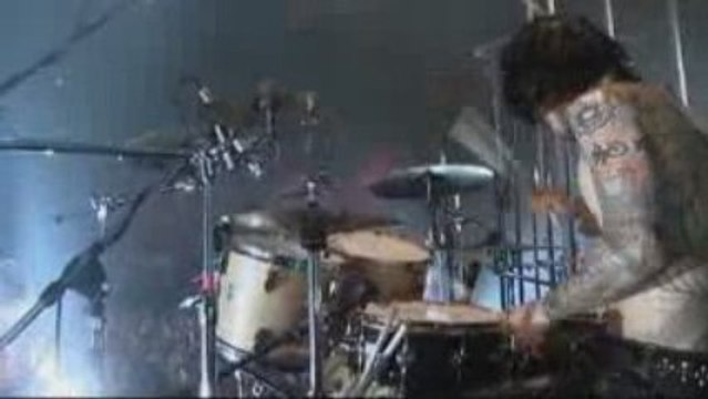 VAMPS - GLAMOROUS SKY (VAMPS LIVE 2008)