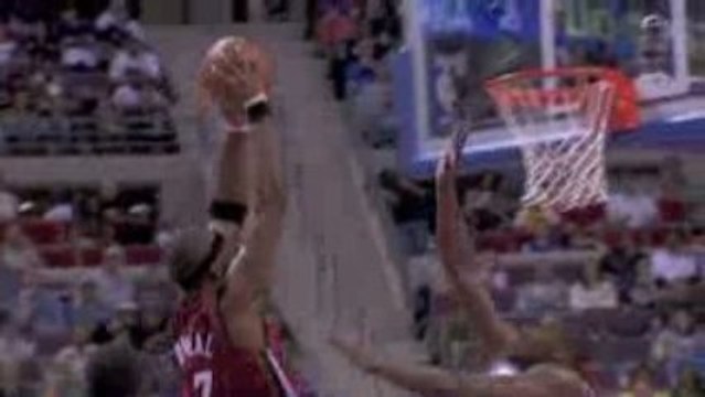 NBA Jason Maxiell Super Block J O'Neal in the paint with th