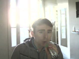 Wiwi égratigne "Get down on it"