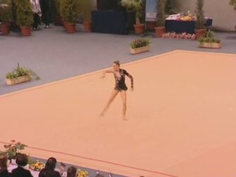 Gymnastique Rythmique: Delphine Ledoux troisième
