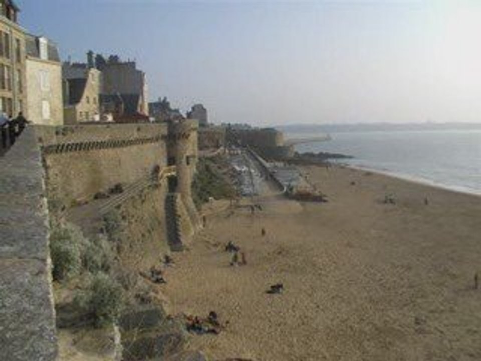 Sur la plage de St malo...