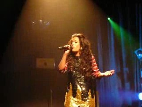 Amel Bent - Si tu m'entends - Villeneuve la Garenne 22/03/09