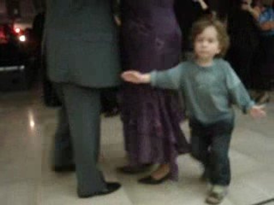 victor danse le tango façon mazurka ...