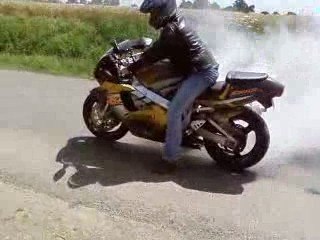 ptit burn en sortent de chez suzuki lol