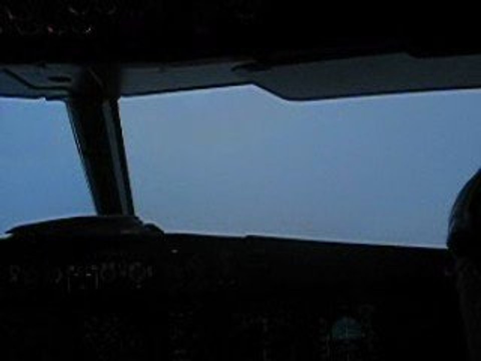 Approche Finale  Attérissage Airbus Brouillard