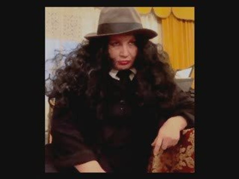 LUMINITA SOARE: Il venait d'avoir dix-huit ans - Chanson