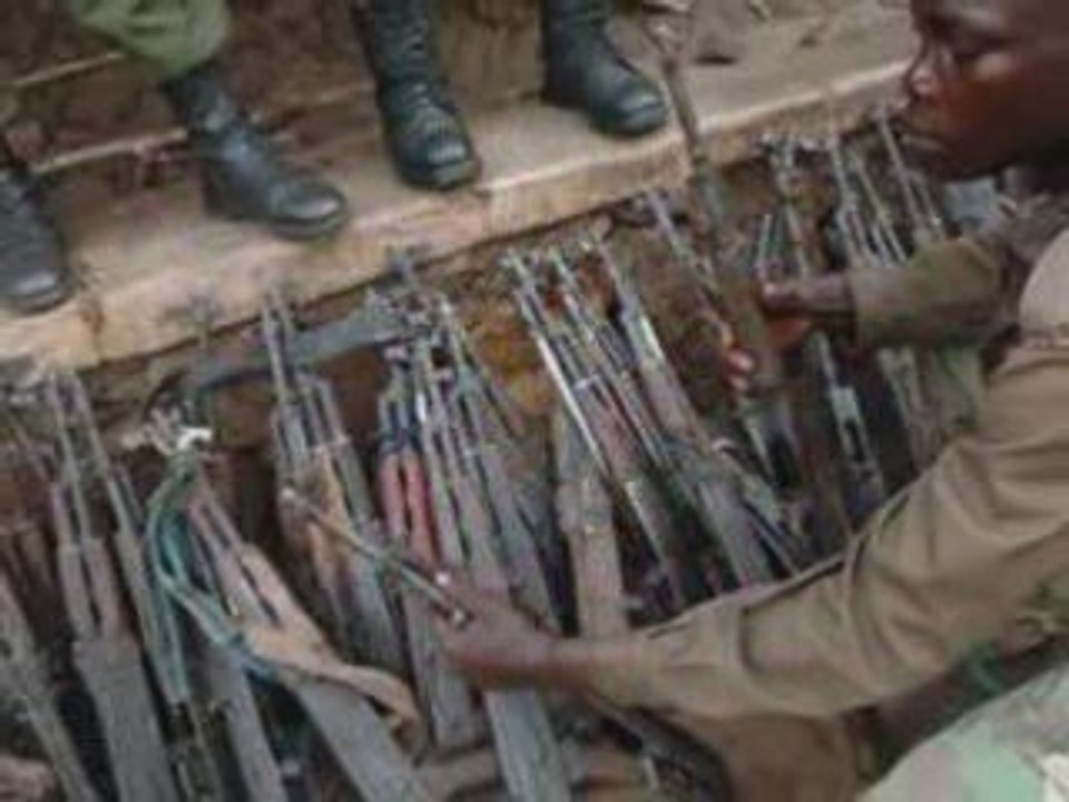 QUAND PASQUA ET LE FILS DE MITERRAND JOUER A LORD OF WAR