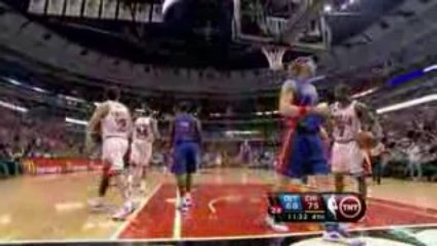 NBA Tyrus Thomas anticipates the steal and finishes the play