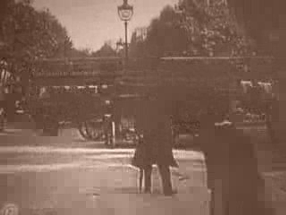 Opéra et automobiles vers 1900