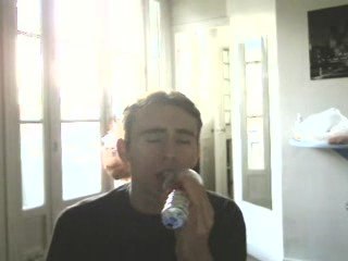 Wiwi égratigne "One moment in time"