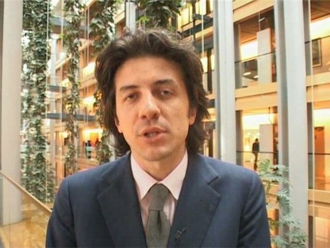 [60SEC] Marco Cappato on Mobile phone chargers [EN]