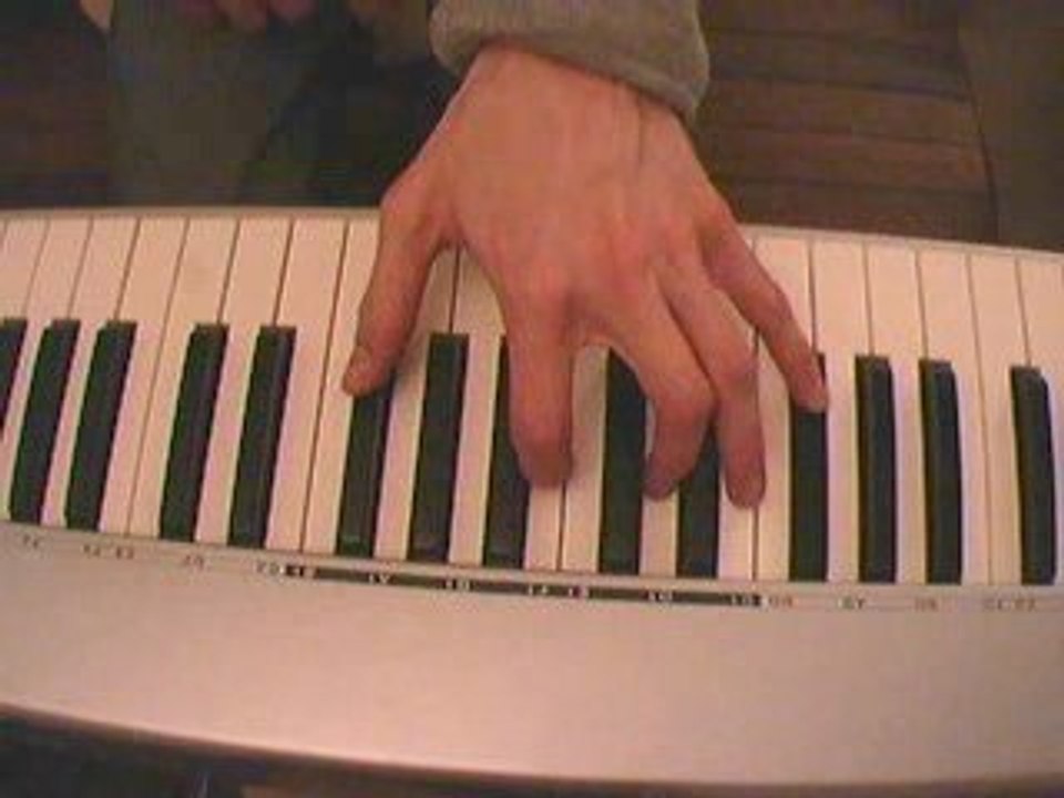 Lettre de metal - main gauche piano