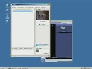Очаровательная блондинка за компьютером 💻