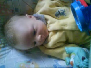 bebe parlant riant, fait sont spectacle lol avec son mobile