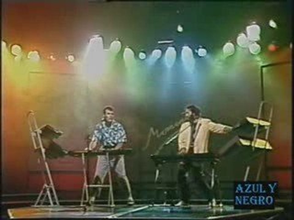 AZUL Y NEGRO.koto